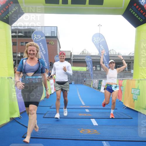 11.08.2024 - GEWOBA Citytriathlon Bremen Lena Gebhardt http://msf.ph/oto/6788729 11.08.2024 11:23:38 Ziel 88, 89 meine-sportfotos.de