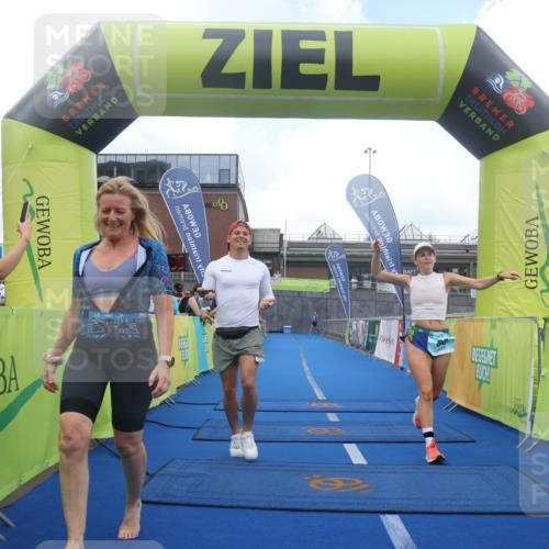 11.08.2024 - GEWOBA Citytriathlon Bremen Lena Gebhardt http://msf.ph/oto/6788730 11.08.2024 11:23:38 Ziel 88, 89 meine-sportfotos.de