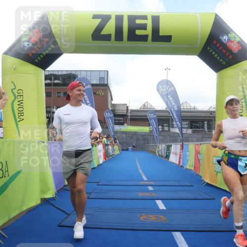 11.08.2024 - GEWOBA Citytriathlon Bremen Lena Gebhardt http://msf.ph/oto/6788736 11.08.2024 11:23:39 Ziel 88, 89 meine-sportfotos.de