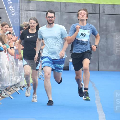 11.08.2024 - GEWOBA Citytriathlon Bremen Lena Gebhardt http://msf.ph/oto/6788738 11.08.2024 11:23:45 Ziel 88, 89 meine-sportfotos.de