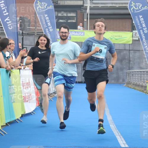 11.08.2024 - GEWOBA Citytriathlon Bremen Lena Gebhardt http://msf.ph/oto/6788753 11.08.2024 11:23:47 Ziel 89 meine-sportfotos.de