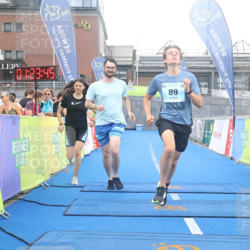 11.08.2024 - GEWOBA Citytriathlon Bremen Lena Gebhardt http://msf.ph/oto/6788763 11.08.2024 11:23:48 Ziel 89 meine-sportfotos.de