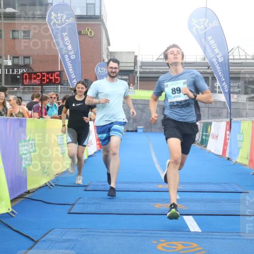 11.08.2024 - GEWOBA Citytriathlon Bremen Lena Gebhardt http://msf.ph/oto/6788765 11.08.2024 11:23:48 Ziel 89 meine-sportfotos.de