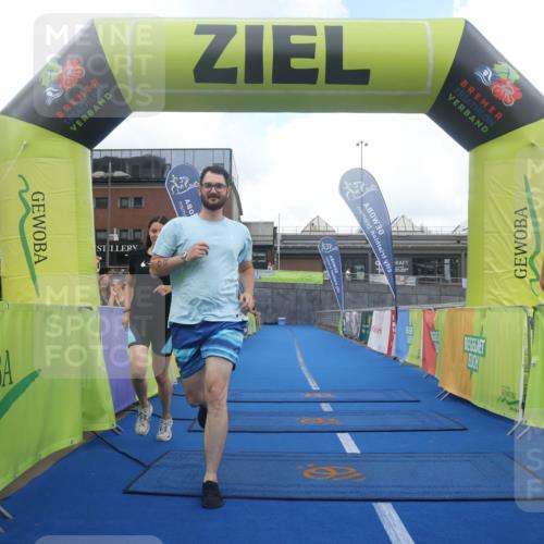 11.08.2024 - GEWOBA Citytriathlon Bremen Lena Gebhardt http://msf.ph/oto/6788779 11.08.2024 11:23:49 Ziel 89 meine-sportfotos.de