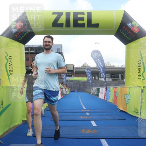 11.08.2024 - GEWOBA Citytriathlon Bremen Lena Gebhardt http://msf.ph/oto/6788780 11.08.2024 11:23:49 Ziel 89 meine-sportfotos.de