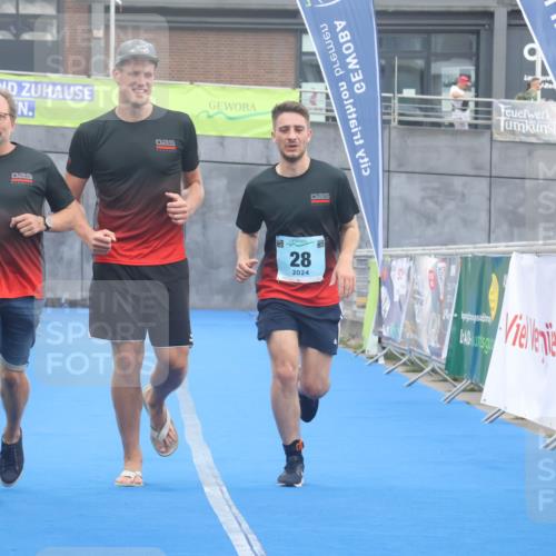 11.08.2024 - GEWOBA Citytriathlon Bremen Lena Gebhardt http://msf.ph/oto/6788803 11.08.2024 11:24:11 Ziel 28 meine-sportfotos.de