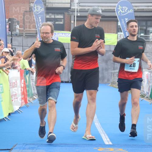 11.08.2024 - GEWOBA Citytriathlon Bremen Lena Gebhardt http://msf.ph/oto/6788809 11.08.2024 11:24:12 Ziel 28 meine-sportfotos.de