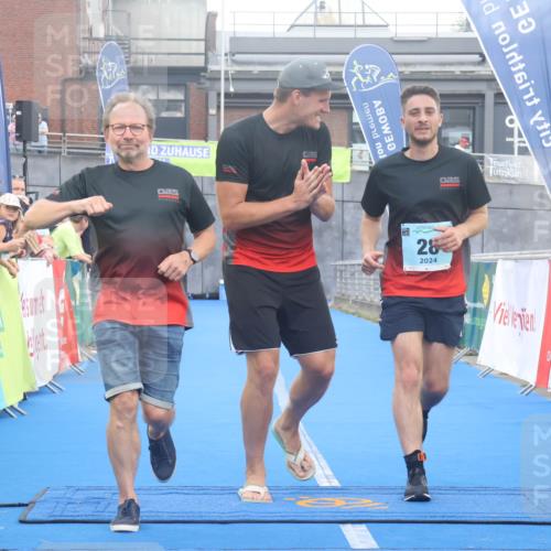 11.08.2024 - GEWOBA Citytriathlon Bremen Lena Gebhardt http://msf.ph/oto/6788813 11.08.2024 11:24:12 Ziel 28 meine-sportfotos.de