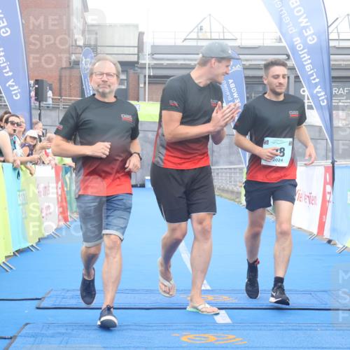 11.08.2024 - GEWOBA Citytriathlon Bremen Lena Gebhardt http://msf.ph/oto/6788815 11.08.2024 11:24:12 Ziel 28 meine-sportfotos.de