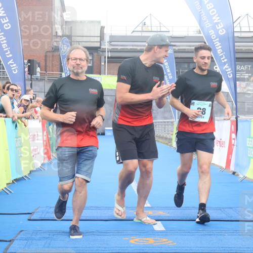 11.08.2024 - GEWOBA Citytriathlon Bremen Lena Gebhardt http://msf.ph/oto/6788817 11.08.2024 11:24:13 Ziel 28 meine-sportfotos.de