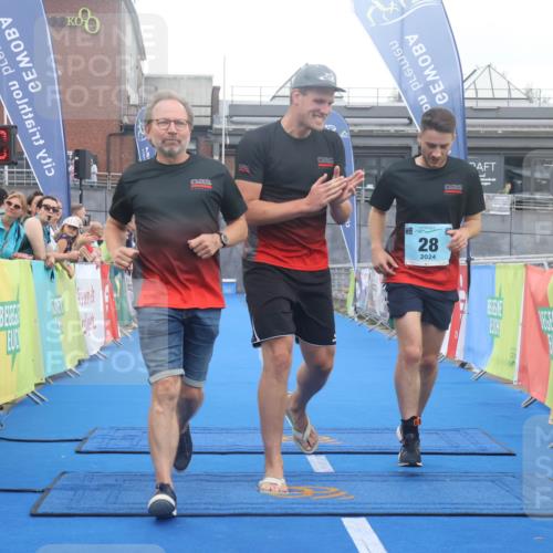 11.08.2024 - GEWOBA Citytriathlon Bremen Lena Gebhardt http://msf.ph/oto/6788818 11.08.2024 11:24:13 Ziel 28 meine-sportfotos.de