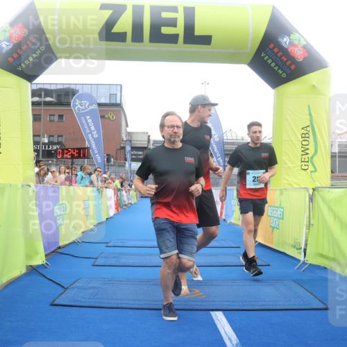 11.08.2024 - GEWOBA Citytriathlon Bremen Lena Gebhardt http://msf.ph/oto/6788827 11.08.2024 11:24:14 Ziel 28 meine-sportfotos.de