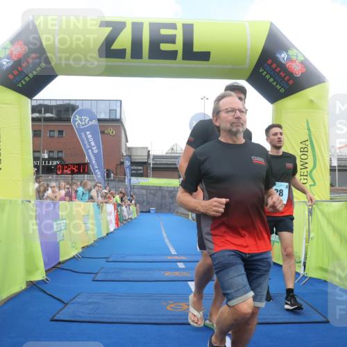 11.08.2024 - GEWOBA Citytriathlon Bremen Lena Gebhardt http://msf.ph/oto/6788832 11.08.2024 11:24:14 Ziel 28 meine-sportfotos.de