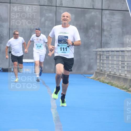 11.08.2024 - GEWOBA Citytriathlon Bremen Lena Gebhardt http://msf.ph/oto/6788838 11.08.2024 11:24:54 Ziel 111, 116 meine-sportfotos.de