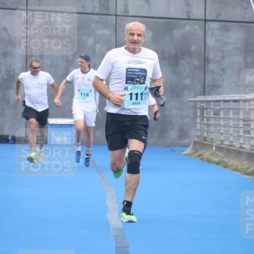 11.08.2024 - GEWOBA Citytriathlon Bremen Lena Gebhardt http://msf.ph/oto/6788840 11.08.2024 11:24:54 Ziel 111, 116 meine-sportfotos.de