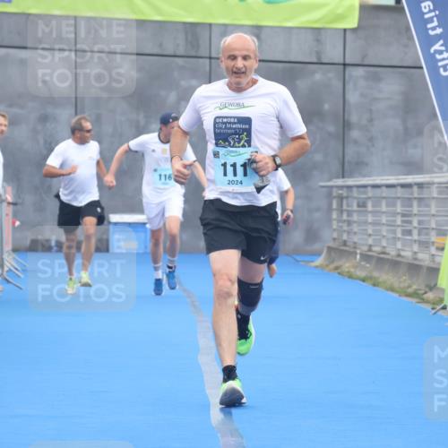 11.08.2024 - GEWOBA Citytriathlon Bremen Lena Gebhardt http://msf.ph/oto/6788846 11.08.2024 11:24:55 Ziel 111, 116 meine-sportfotos.de