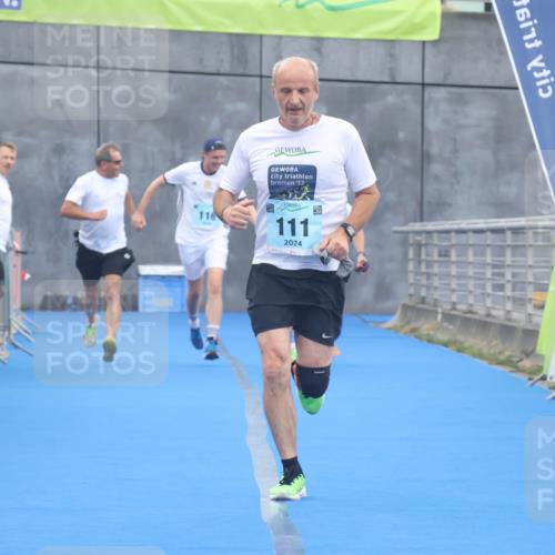 11.08.2024 - GEWOBA Citytriathlon Bremen Lena Gebhardt http://msf.ph/oto/6788848 11.08.2024 11:24:55 Ziel 111, 116 meine-sportfotos.de