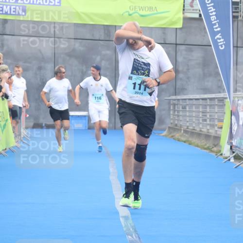 11.08.2024 - GEWOBA Citytriathlon Bremen Lena Gebhardt http://msf.ph/oto/6788854 11.08.2024 11:24:56 Ziel 111, 116 meine-sportfotos.de