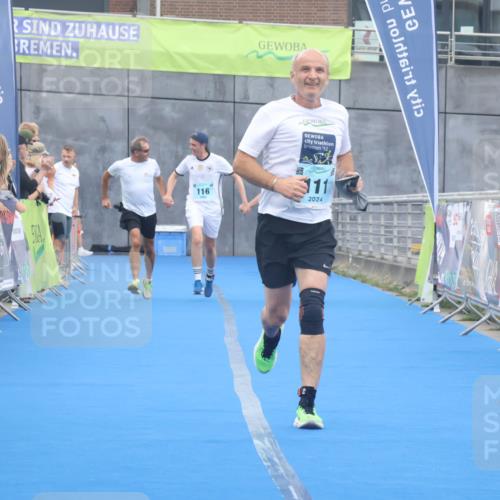 11.08.2024 - GEWOBA Citytriathlon Bremen Lena Gebhardt http://msf.ph/oto/6788858 11.08.2024 11:24:56 Ziel 111, 116 meine-sportfotos.de