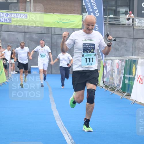 11.08.2024 - GEWOBA Citytriathlon Bremen Lena Gebhardt http://msf.ph/oto/6788860 11.08.2024 11:24:57 Ziel 111, 116 meine-sportfotos.de