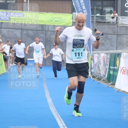 11.08.2024 - GEWOBA Citytriathlon Bremen Lena Gebhardt http://msf.ph/oto/6788861 11.08.2024 11:24:57 Ziel 111, 116 meine-sportfotos.de