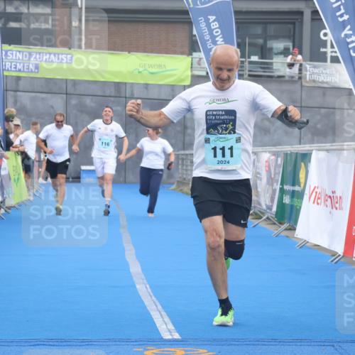 11.08.2024 - GEWOBA Citytriathlon Bremen Lena Gebhardt http://msf.ph/oto/6788863 11.08.2024 11:24:58 Ziel 111, 116 meine-sportfotos.de
