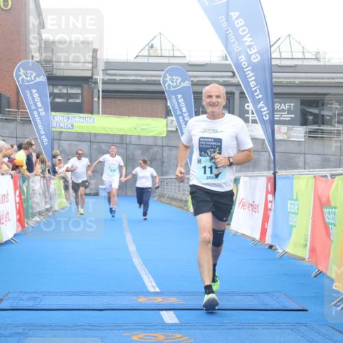 11.08.2024 - GEWOBA Citytriathlon Bremen Lena Gebhardt http://msf.ph/oto/6788868 11.08.2024 11:24:58 Ziel 111, 116 meine-sportfotos.de