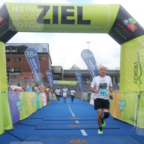 11.08.2024 - GEWOBA Citytriathlon Bremen Lena Gebhardt http://msf.ph/oto/6788879 11.08.2024 11:24:59 Ziel 111, 116 meine-sportfotos.de