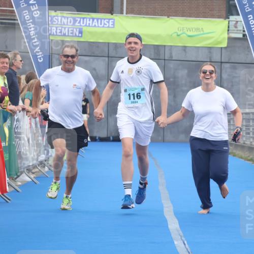 11.08.2024 - GEWOBA Citytriathlon Bremen Lena Gebhardt http://msf.ph/oto/6788885 11.08.2024 11:25:01 Ziel 111, 116 meine-sportfotos.de