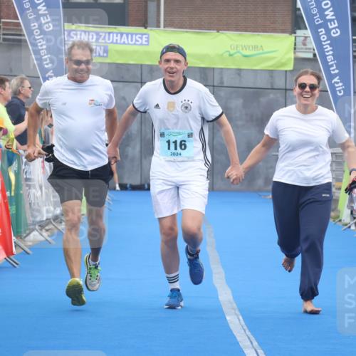 11.08.2024 - GEWOBA Citytriathlon Bremen Lena Gebhardt http://msf.ph/oto/6788890 11.08.2024 11:25:02 Ziel 111, 116 meine-sportfotos.de