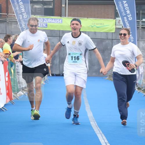11.08.2024 - GEWOBA Citytriathlon Bremen Lena Gebhardt http://msf.ph/oto/6788892 11.08.2024 11:25:02 Ziel 111, 116 meine-sportfotos.de