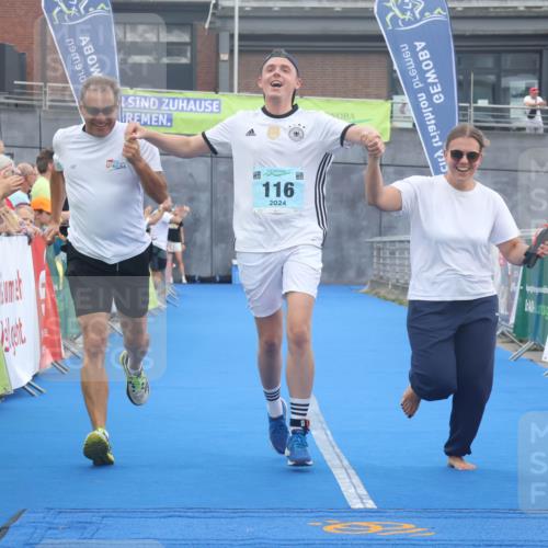 11.08.2024 - GEWOBA Citytriathlon Bremen Lena Gebhardt http://msf.ph/oto/6788897 11.08.2024 11:25:02 Ziel 111, 116 meine-sportfotos.de