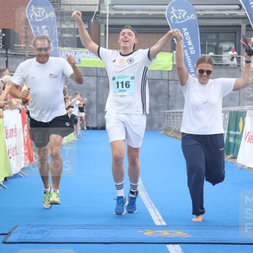 11.08.2024 - GEWOBA Citytriathlon Bremen Lena Gebhardt http://msf.ph/oto/6788898 11.08.2024 11:25:03 Ziel 111, 116 meine-sportfotos.de