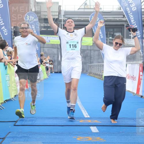 11.08.2024 - GEWOBA Citytriathlon Bremen Lena Gebhardt http://msf.ph/oto/6788903 11.08.2024 11:25:03 Ziel 111, 116 meine-sportfotos.de