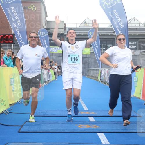11.08.2024 - GEWOBA Citytriathlon Bremen Lena Gebhardt http://msf.ph/oto/6788907 11.08.2024 11:25:04 Ziel 111, 116 meine-sportfotos.de