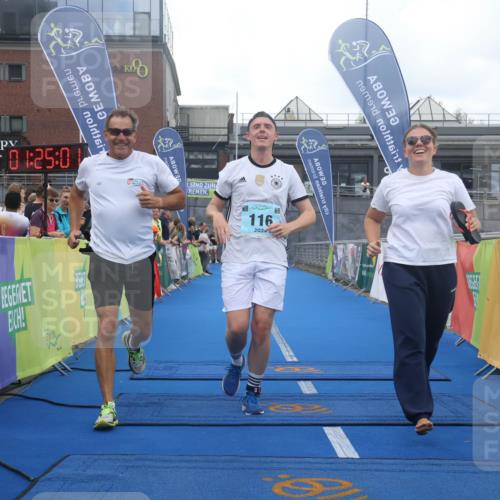 11.08.2024 - GEWOBA Citytriathlon Bremen Lena Gebhardt http://msf.ph/oto/6788910 11.08.2024 11:25:04 Ziel 111, 116 meine-sportfotos.de
