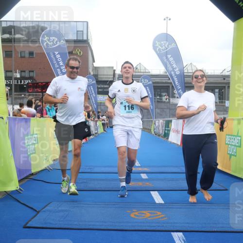 11.08.2024 - GEWOBA Citytriathlon Bremen Lena Gebhardt http://msf.ph/oto/6788912 11.08.2024 11:25:04 Ziel 111, 116 meine-sportfotos.de
