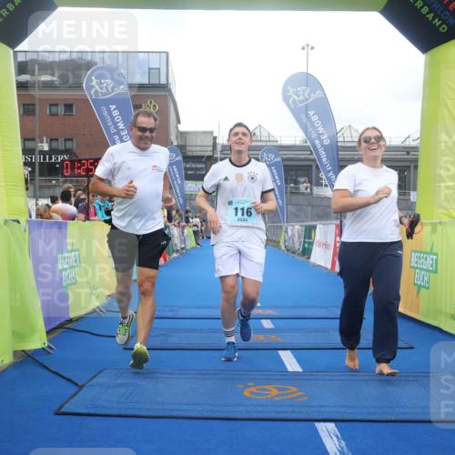 11.08.2024 - GEWOBA Citytriathlon Bremen Lena Gebhardt http://msf.ph/oto/6788914 11.08.2024 11:25:04 Ziel 111, 116 meine-sportfotos.de