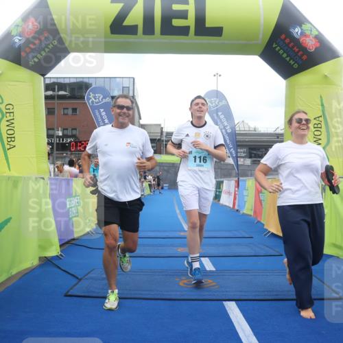 11.08.2024 - GEWOBA Citytriathlon Bremen Lena Gebhardt http://msf.ph/oto/6788917 11.08.2024 11:25:05 Ziel 111, 116 meine-sportfotos.de