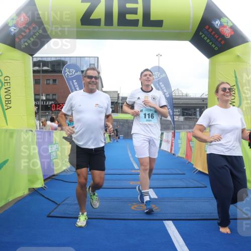 11.08.2024 - GEWOBA Citytriathlon Bremen Lena Gebhardt http://msf.ph/oto/6788918 11.08.2024 11:25:05 Ziel 111, 116 meine-sportfotos.de