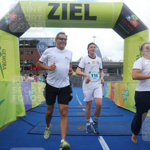 11.08.2024 - GEWOBA Citytriathlon Bremen Lena Gebhardt http://msf.ph/oto/6788920 11.08.2024 11:25:05 Ziel 111, 116 meine-sportfotos.de