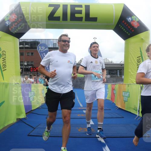 11.08.2024 - GEWOBA Citytriathlon Bremen Lena Gebhardt http://msf.ph/oto/6788922 11.08.2024 11:25:05 Ziel 111, 116 meine-sportfotos.de