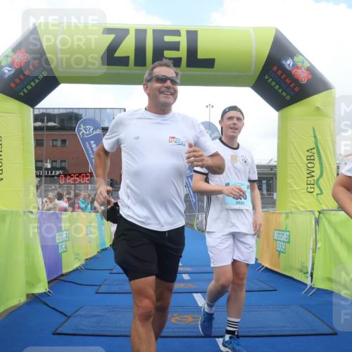11.08.2024 - GEWOBA Citytriathlon Bremen Lena Gebhardt http://msf.ph/oto/6788925 11.08.2024 11:25:06 Ziel 111, 116 meine-sportfotos.de