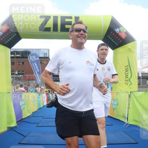 11.08.2024 - GEWOBA Citytriathlon Bremen Lena Gebhardt http://msf.ph/oto/6788927 11.08.2024 11:25:06 Ziel 111, 116 meine-sportfotos.de