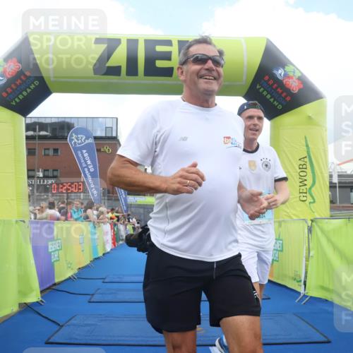 11.08.2024 - GEWOBA Citytriathlon Bremen Lena Gebhardt http://msf.ph/oto/6788928 11.08.2024 11:25:06 Ziel 111, 116 meine-sportfotos.de