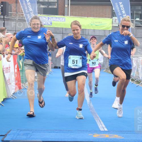 11.08.2024 - GEWOBA Citytriathlon Bremen Lena Gebhardt http://msf.ph/oto/6788942 11.08.2024 11:25:16 Ziel 51, 74, 93 meine-sportfotos.de