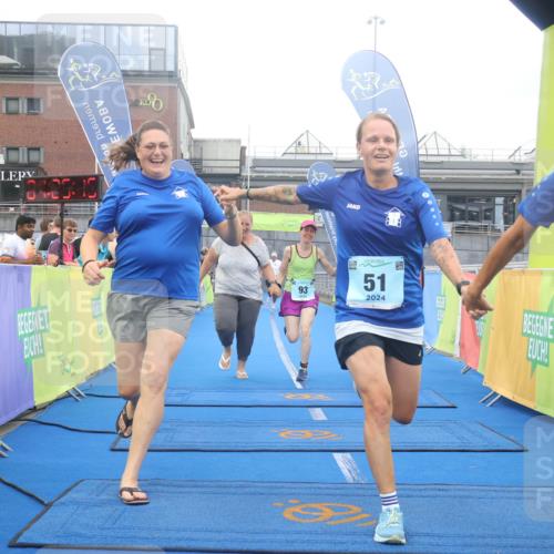 11.08.2024 - GEWOBA Citytriathlon Bremen Lena Gebhardt http://msf.ph/oto/6788955 11.08.2024 11:25:18 Ziel 51, 74, 93 meine-sportfotos.de