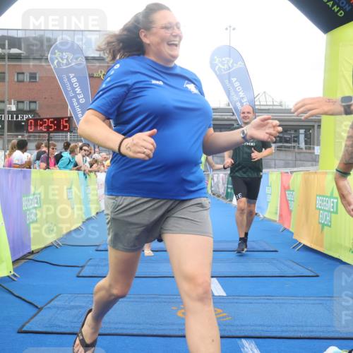 11.08.2024 - GEWOBA Citytriathlon Bremen Lena Gebhardt http://msf.ph/oto/6788961 11.08.2024 11:25:18 Ziel 51, 74, 93 meine-sportfotos.de