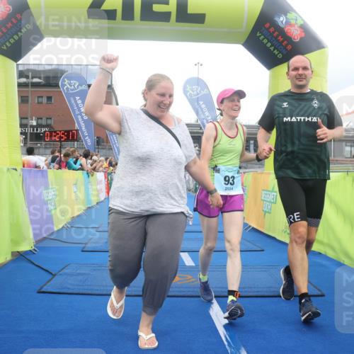 11.08.2024 - GEWOBA Citytriathlon Bremen Lena Gebhardt http://msf.ph/oto/6788974 11.08.2024 11:25:20 Ziel 51, 74, 93 meine-sportfotos.de