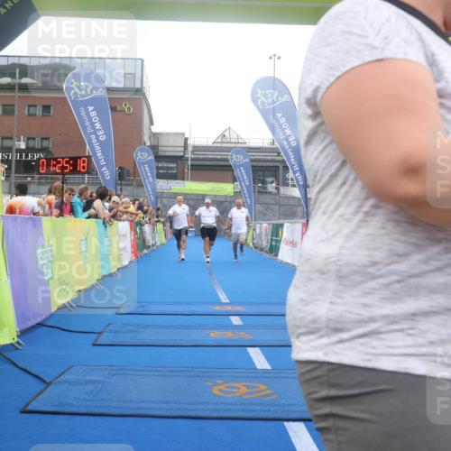 11.08.2024 - GEWOBA Citytriathlon Bremen Lena Gebhardt http://msf.ph/oto/6788984 11.08.2024 11:25:21 Ziel 51, 74, 93 meine-sportfotos.de